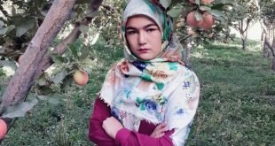 بعد عام من التخرج من الكلية ، منعتها طالبان من المدرسة