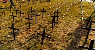تقول منظمة الصحة العالمية إن كوفيد أودى بحياة 15 مليون شخص في جميع أنحاء العالم