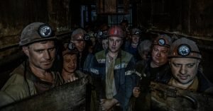 عمال مناجم الفحم الأوكرانيون يكافحون بينما تقصف روسيا من فوق