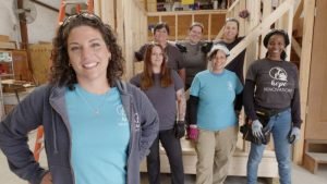 قوة DIY: تساعد بطلة CNN النساء على بناء حياة جديدة من خلال تدريبهن على مهن البناء