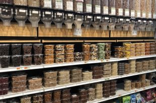 محلات البقالة الخالية من النفايات: هل تستطيع شراء ما يكفي من الطعام بدون عبوات بلاستيكية؟  : طلقات