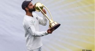 Virat-Kohli-with-the-Border-Gavaskar-Trophy-that-India-have-held-since-2017