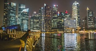 SINGAPORE- OCTOBER 14 : The night view of the Skyline and the Bay Singapore are photographed for Paris Match on october 14, 2015 in Singapore. (Photo by Helene Pambrun/Paris Match via Getty Images)