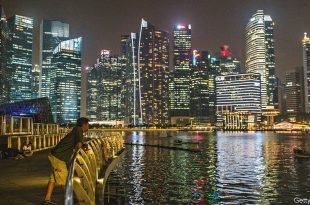 SINGAPORE- OCTOBER 14 : The night view of the Skyline and the Bay Singapore are photographed for Paris Match on october 14, 2015 in Singapore. (Photo by Helene Pambrun/Paris Match via Getty Images)