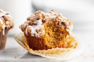 pumpkin streusel muffins with icing